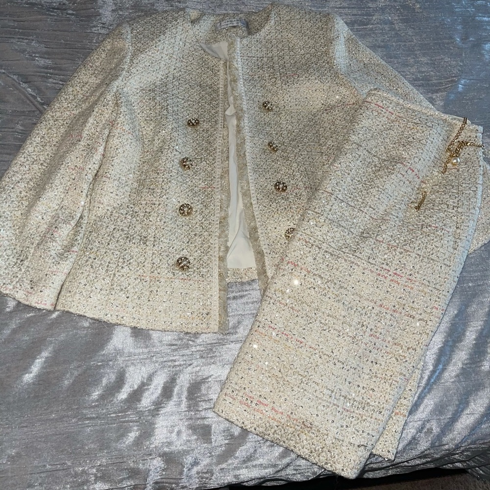 TAHARI ARTHUR S. LEVINE 2 PC SUIT